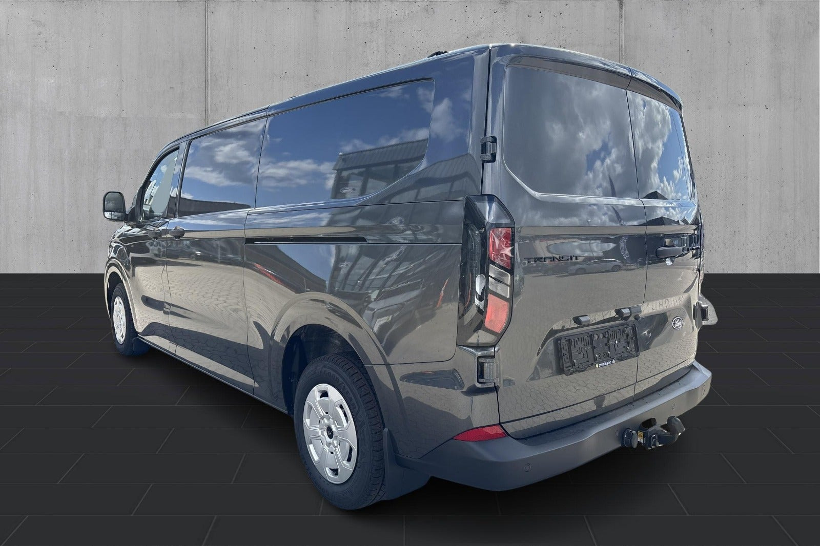 Grå Ford Transit Custom 320 L2 fra 2026