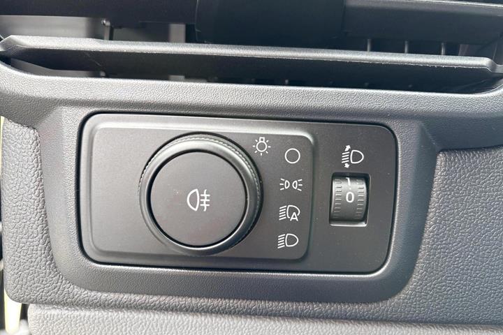 Grå Ford Transit Custom 320 L2 fra 2026