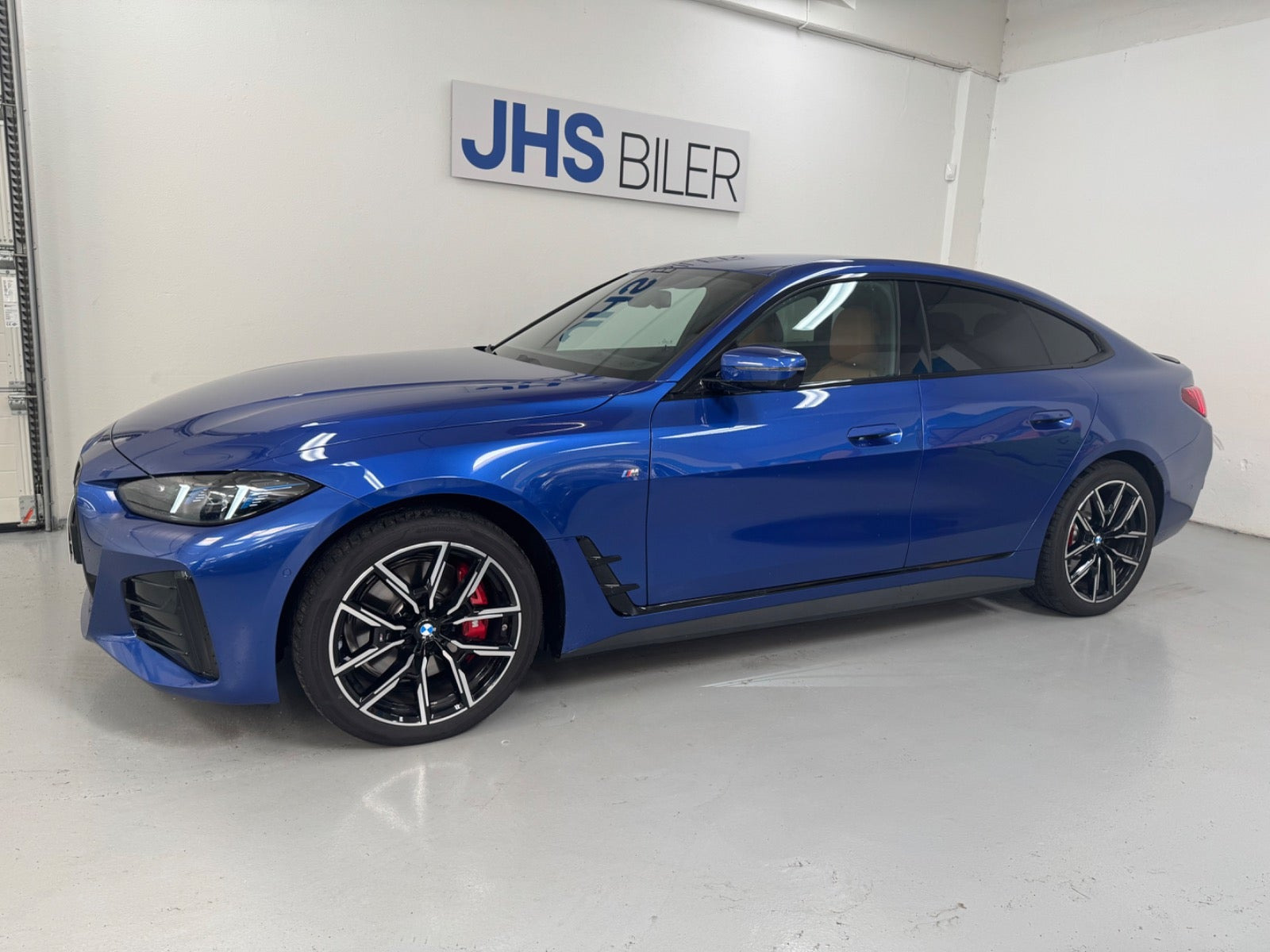 Blå BMW i4 fra 2026