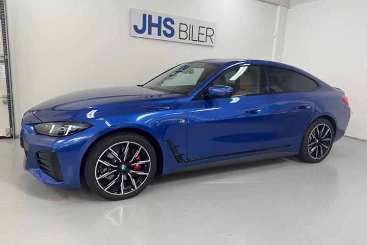 Blå BMW i4 fra 2026