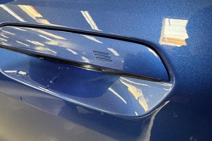 Blå BMW i4 fra 2026