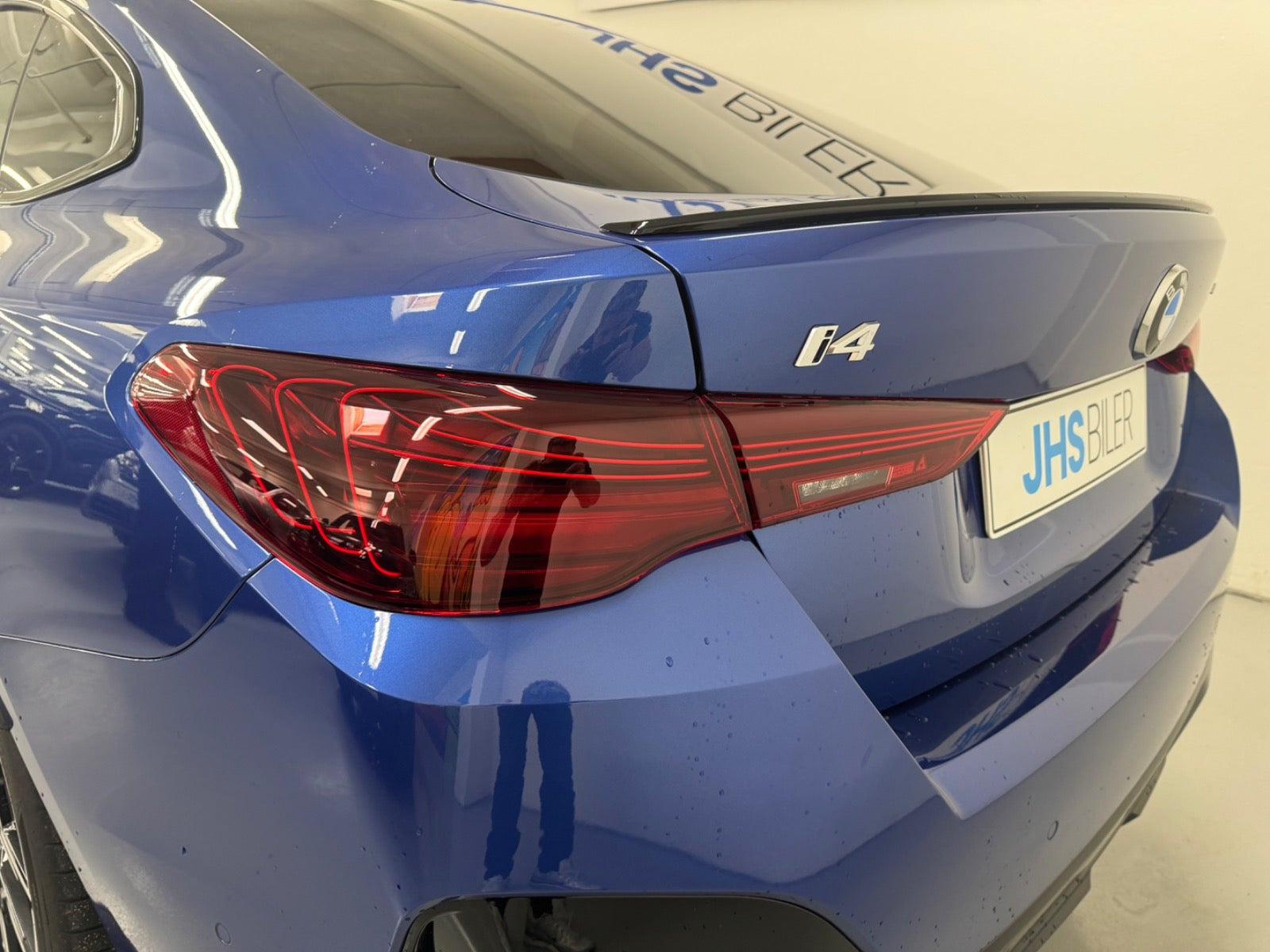 Blå BMW i4 fra 2026