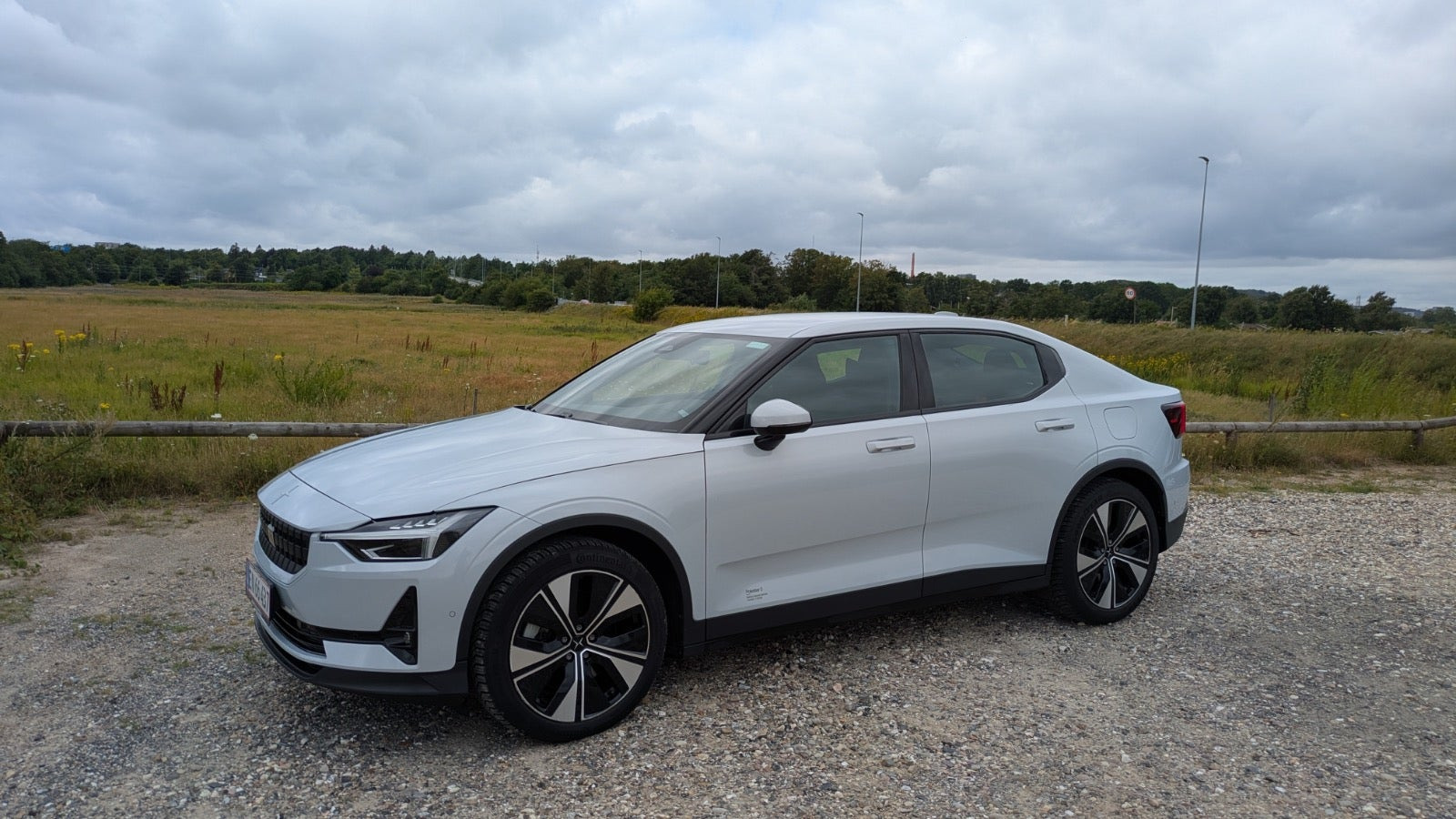 Hvid Polestar 2 fra 2023