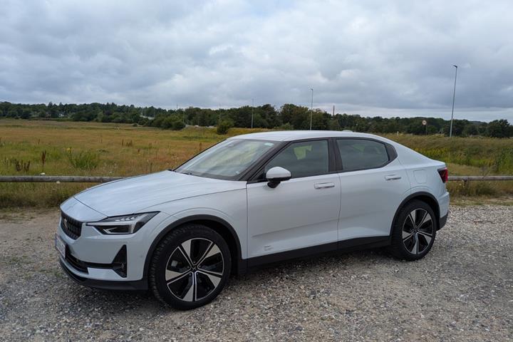 Hvid Polestar 2 fra 2023