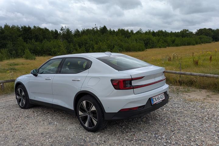 Hvid Polestar 2 fra 2023