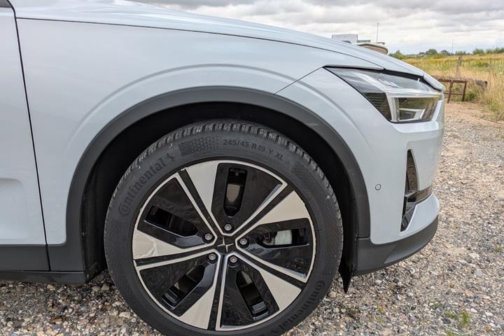 Hvid Polestar 2 fra 2023