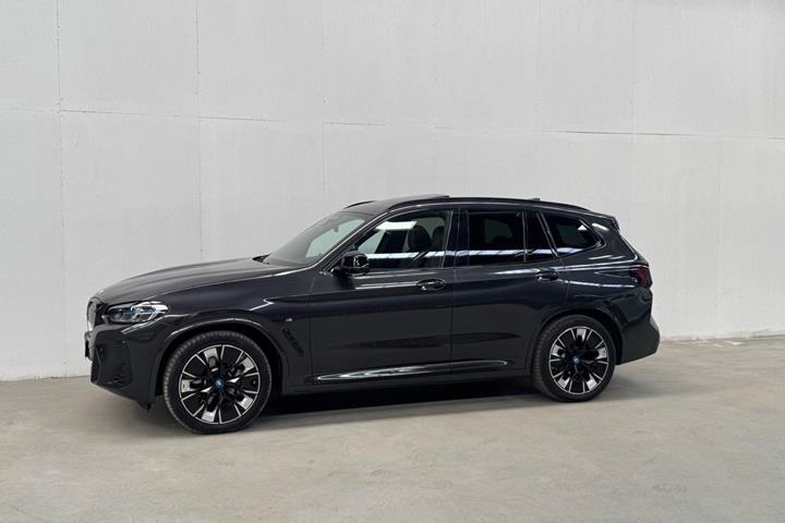 Grå BMW iX3 fra 2022