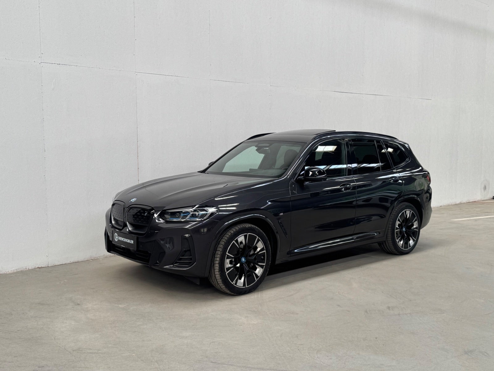 Grå BMW iX3 fra 2022