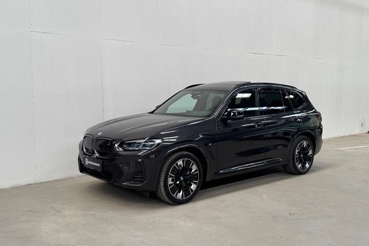 Grå BMW iX3 fra 2022