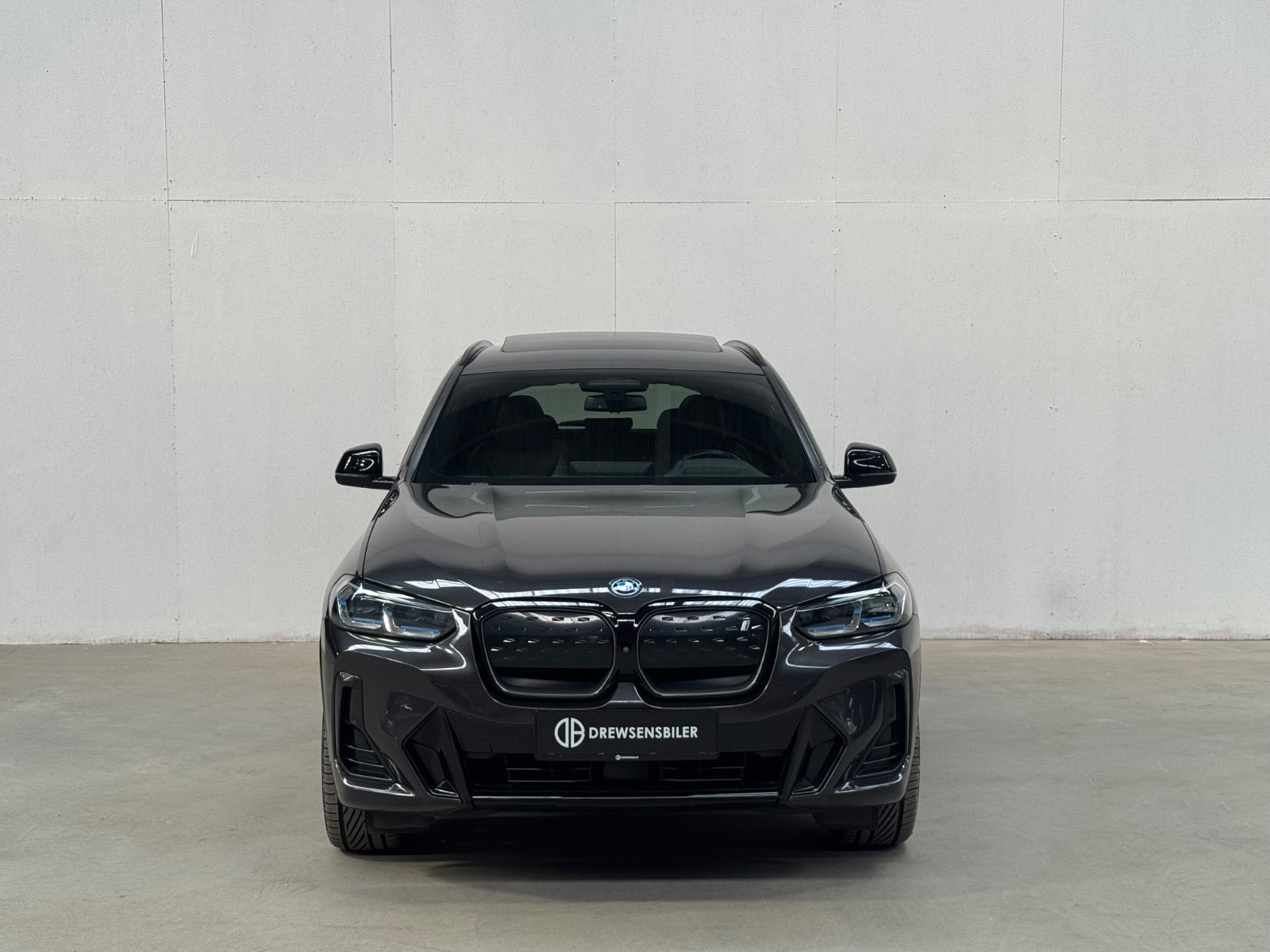 Grå BMW iX3 fra 2022