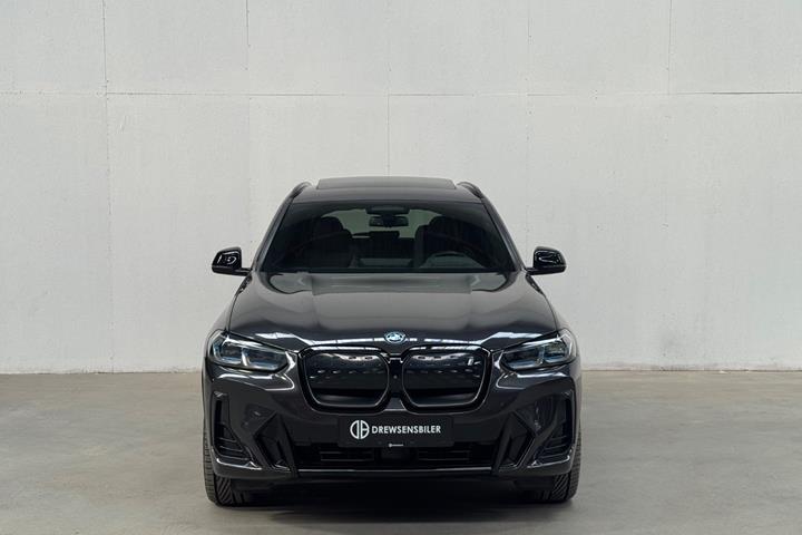 Grå BMW iX3 fra 2022