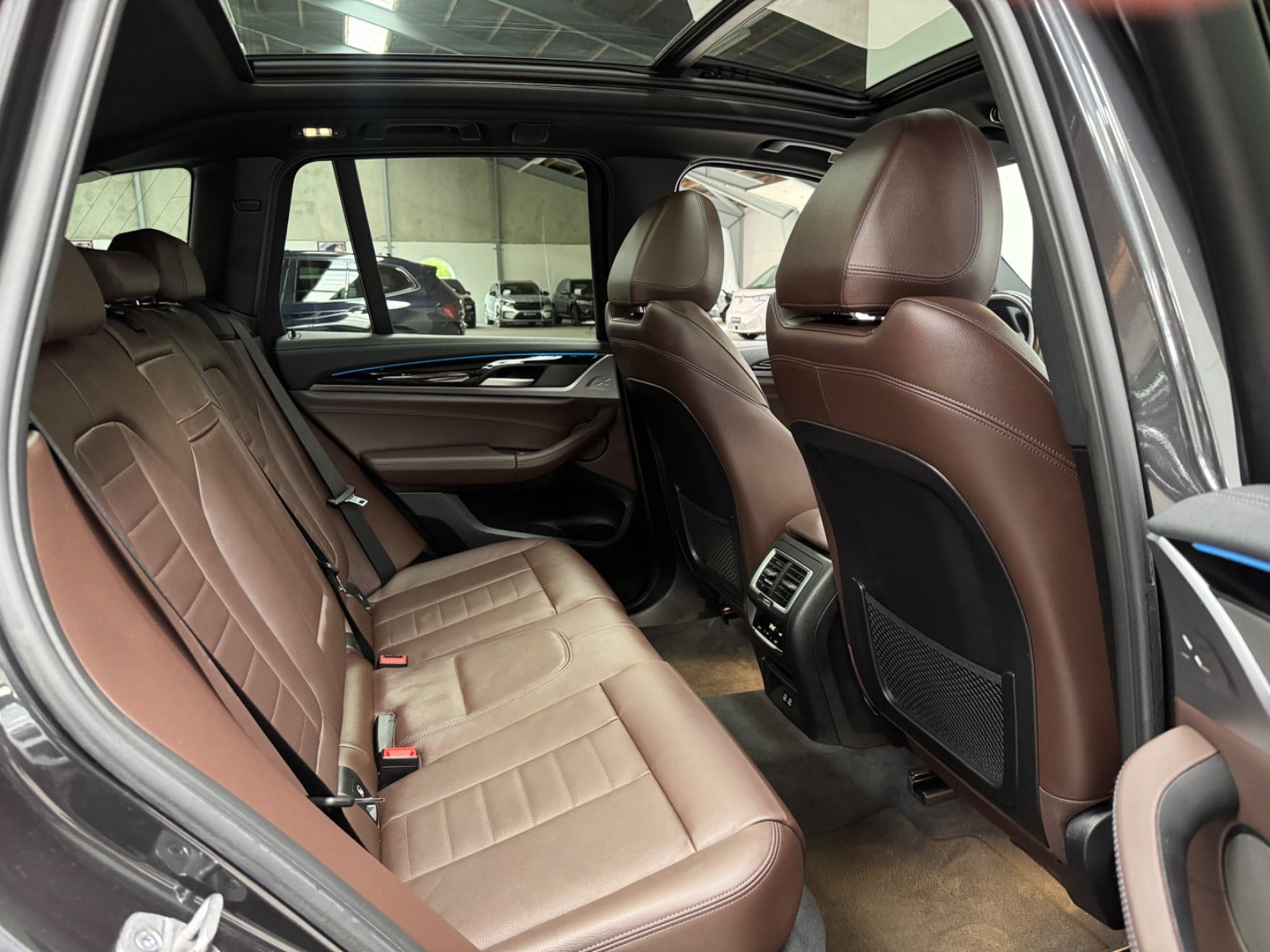 Grå BMW iX3 fra 2022
