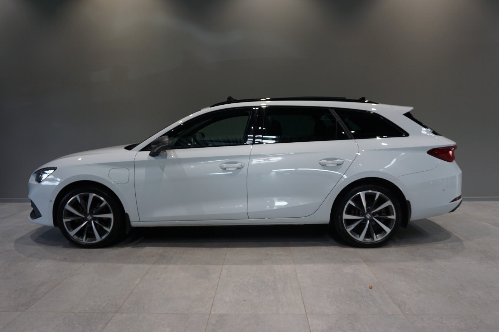 Hvid Seat Leon fra 2021