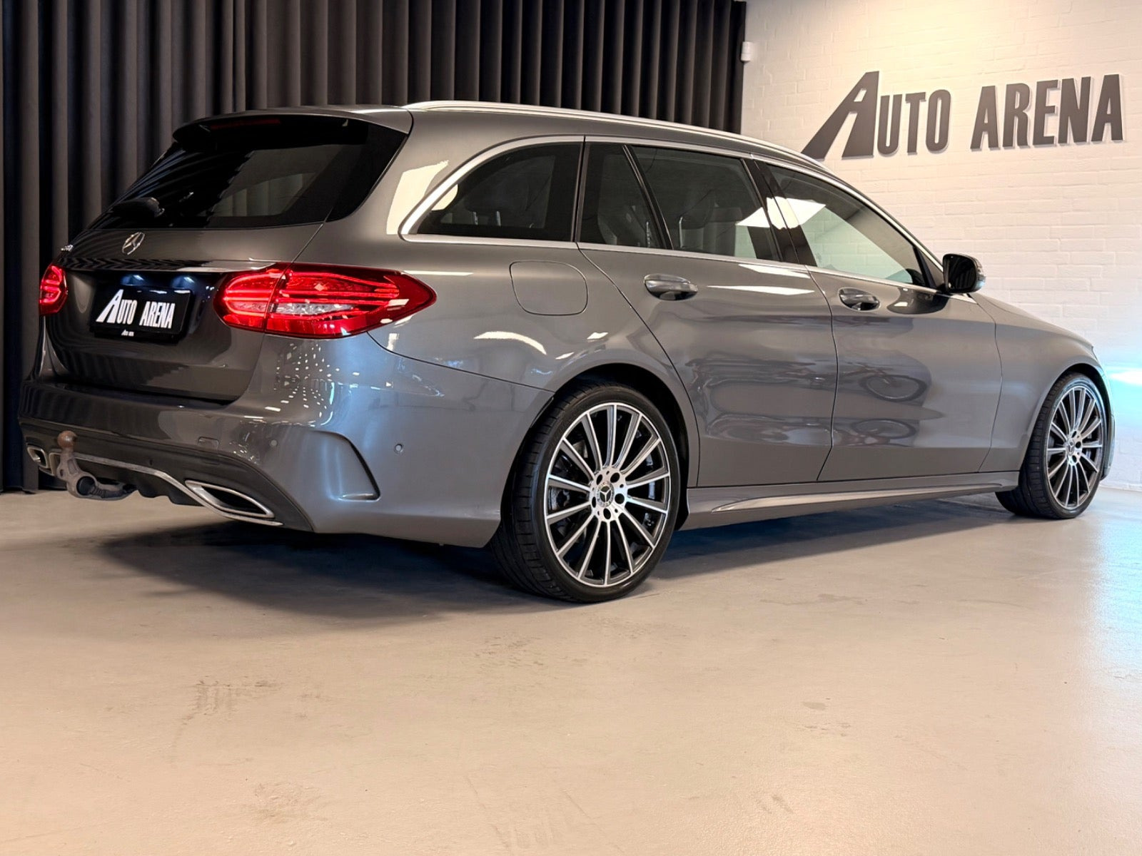 Grå Mercedes C220 d fra 2019