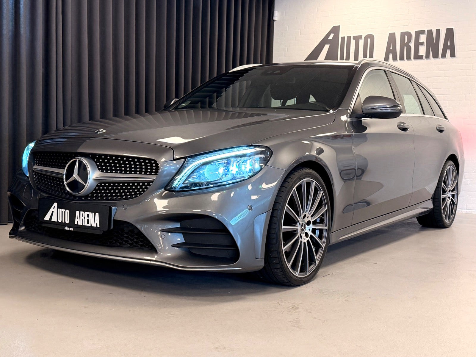 Grå Mercedes C220 d fra 2019