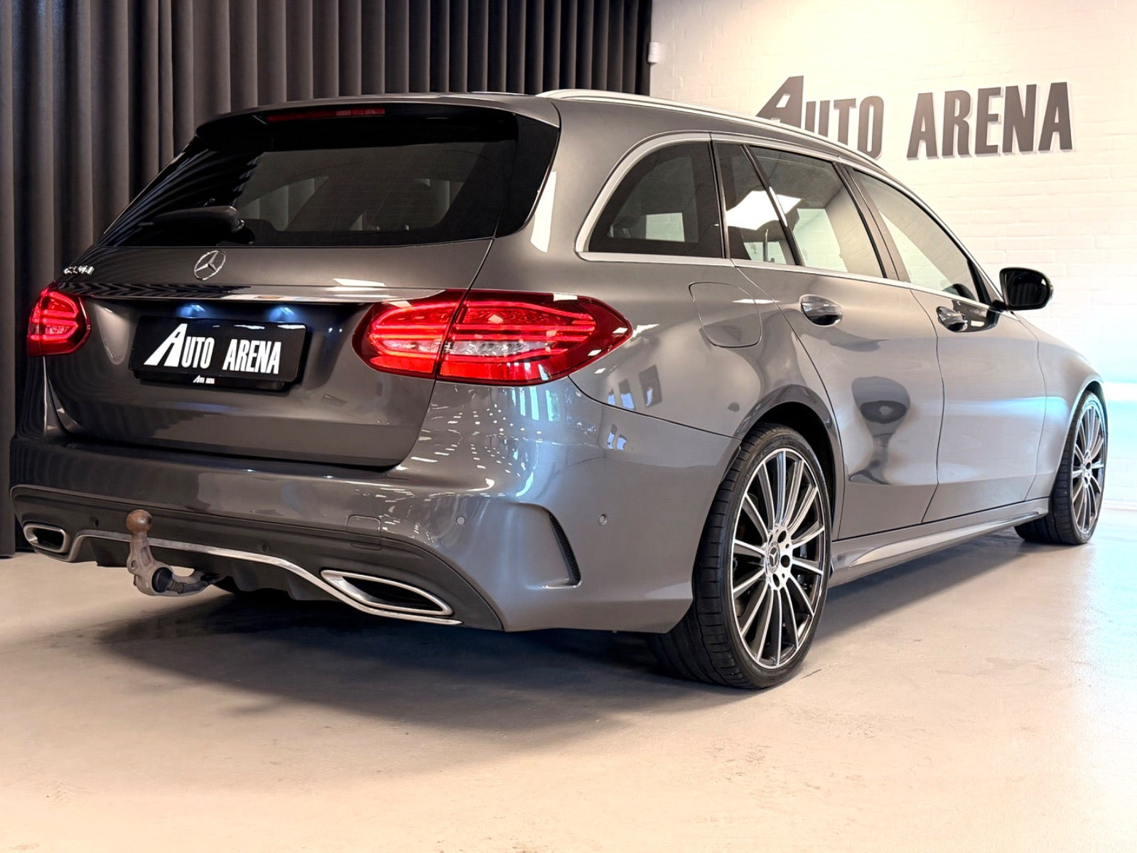 Grå Mercedes C220 d fra 2019