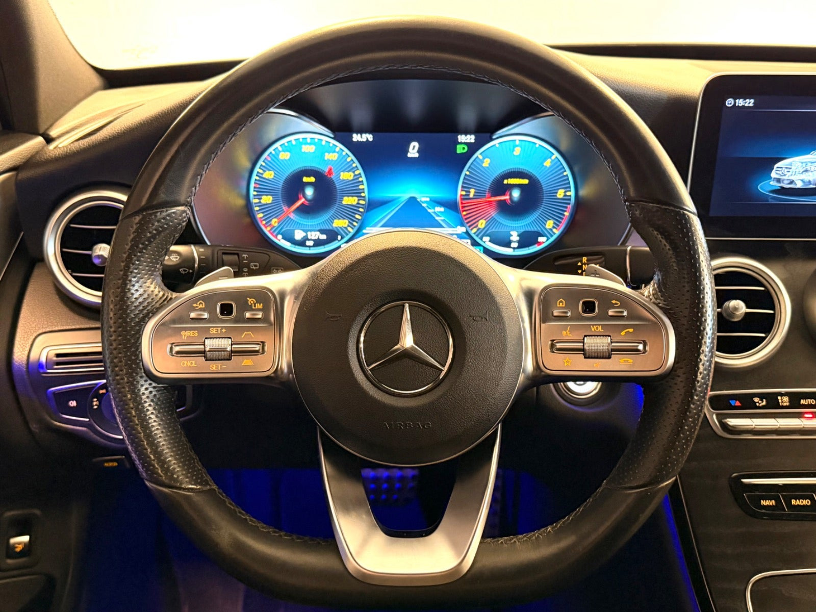 Grå Mercedes C220 d fra 2019