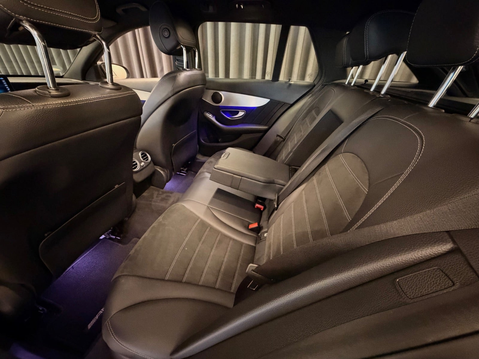 Grå Mercedes C220 d fra 2019