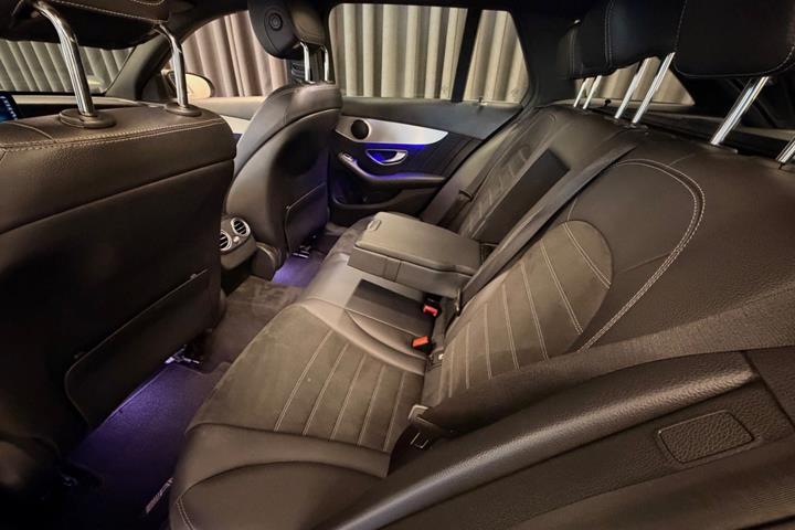 Grå Mercedes C220 d fra 2019