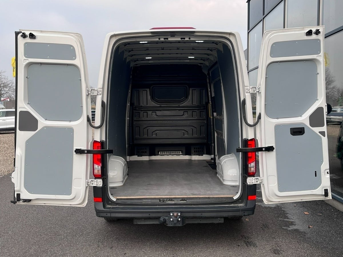 Hvid VW Crafter 35 fra 2024