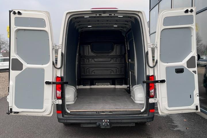 Hvid VW Crafter 35 fra 2024