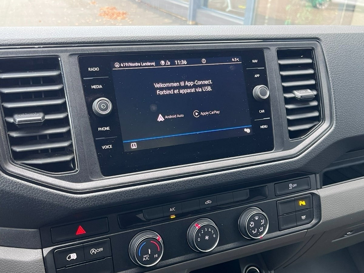 Hvid VW Crafter 35 fra 2024