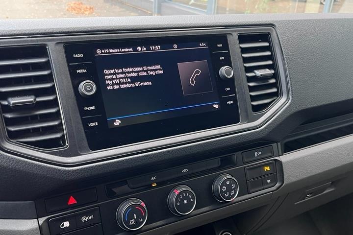 Hvid VW Crafter 35 fra 2024