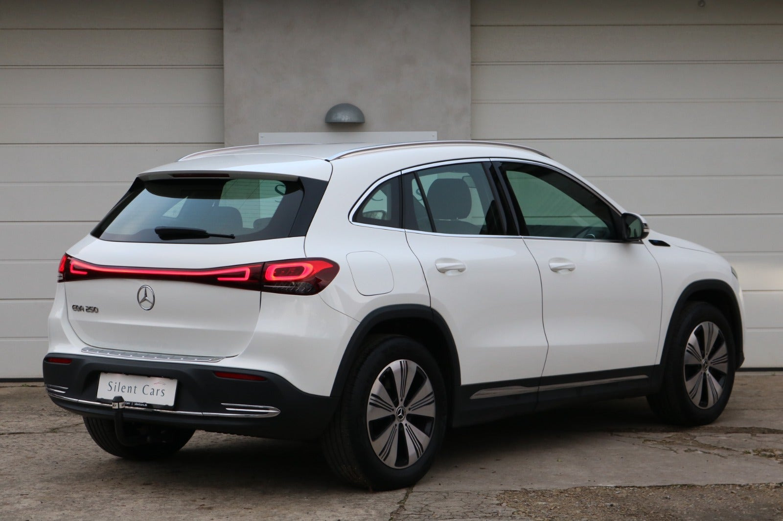 Hvid Mercedes EQA250 fra 2022