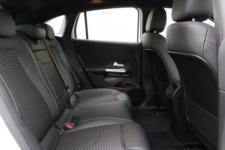 Hvid Mercedes EQA250 fra 2022