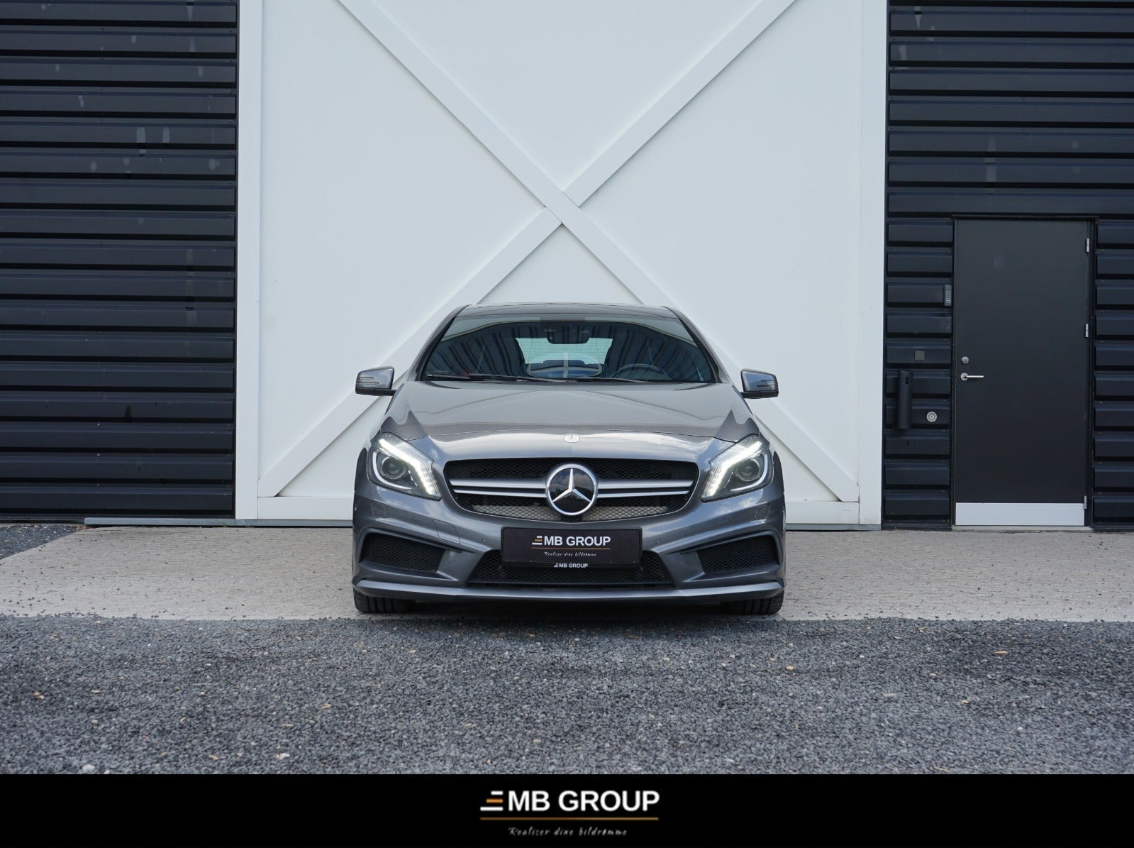 Grå Mercedes A45 fra 2014
