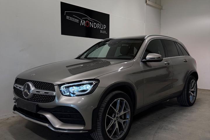 Sølv Mercedes GLC300 de fra 2020