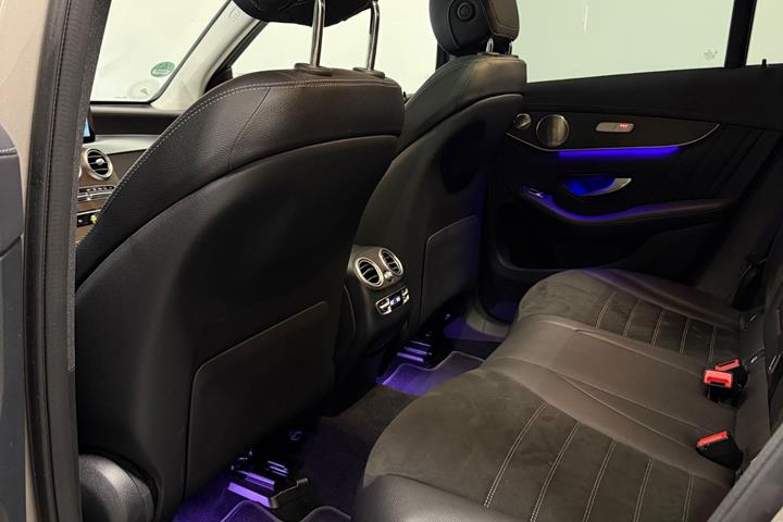 Sølv Mercedes GLC300 de fra 2020