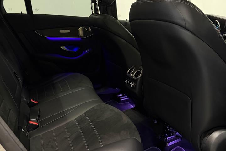 Sølv Mercedes GLC300 de fra 2020