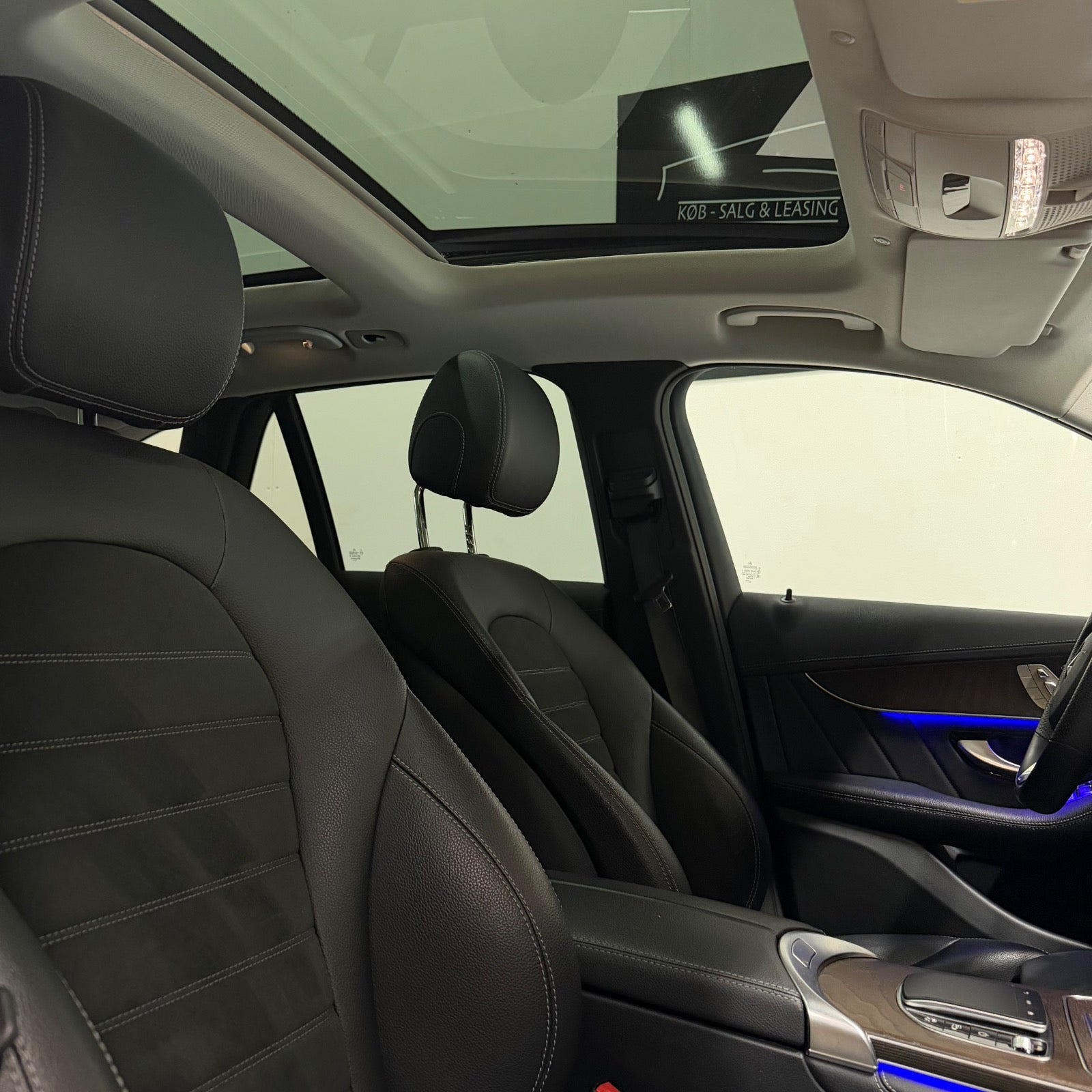 Sølv Mercedes GLC300 de fra 2020