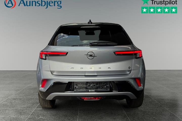Sølv Opel Mokka-e fra 2025