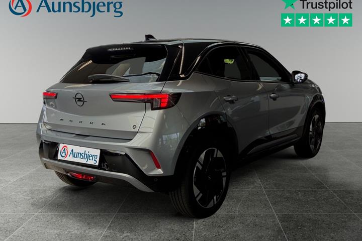 Sølv Opel Mokka-e fra 2025