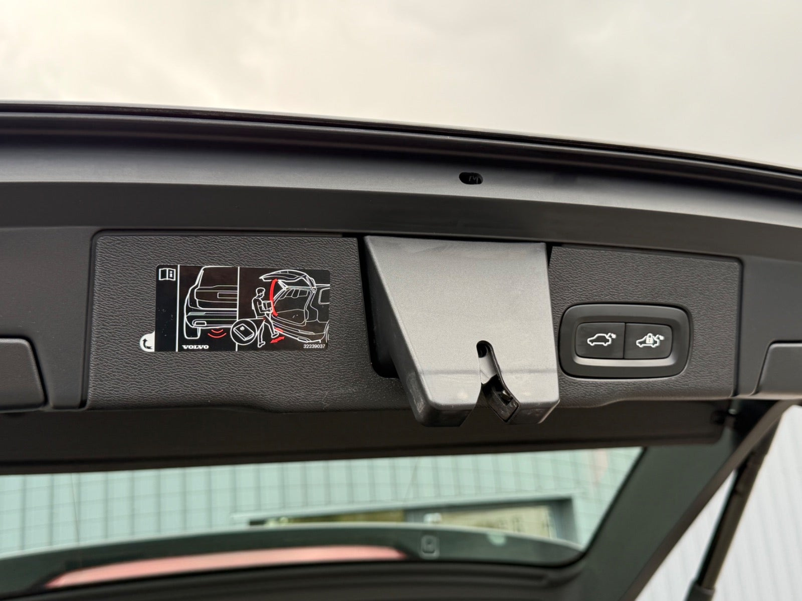 Sort Volvo XC60 fra 2020