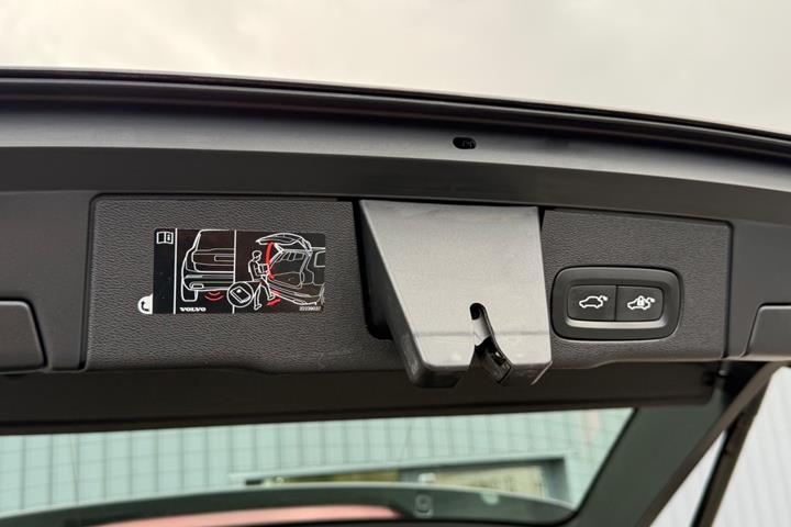Sort Volvo XC60 fra 2020