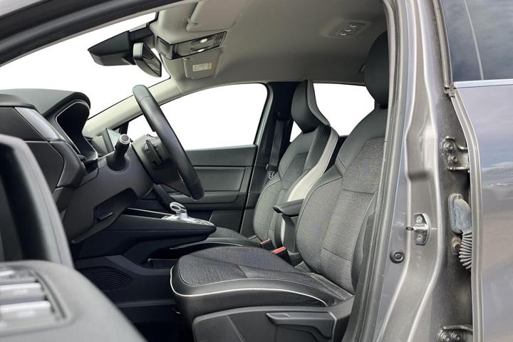 Grå Renault Captur fra 2020