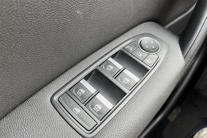 Grå Renault Captur fra 2020