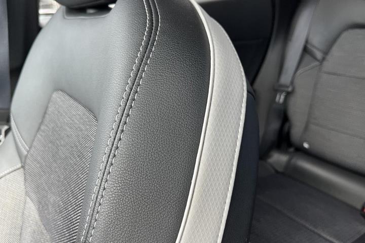 Grå Renault Captur fra 2020
