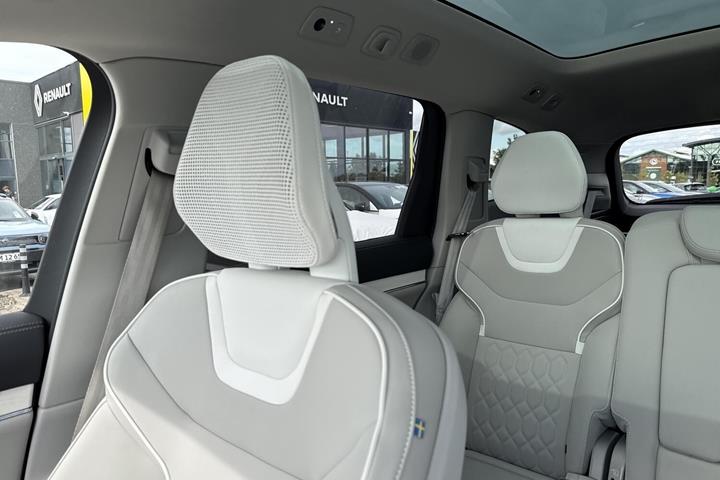 Rød Volvo EX90 fra 2025
