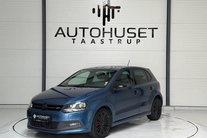 Blå VW Polo fra 2016
