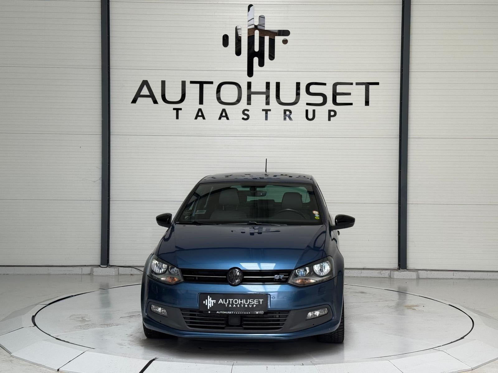 Blå VW Polo fra 2016