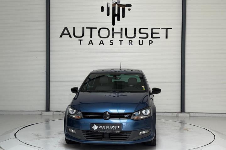 Blå VW Polo fra 2016