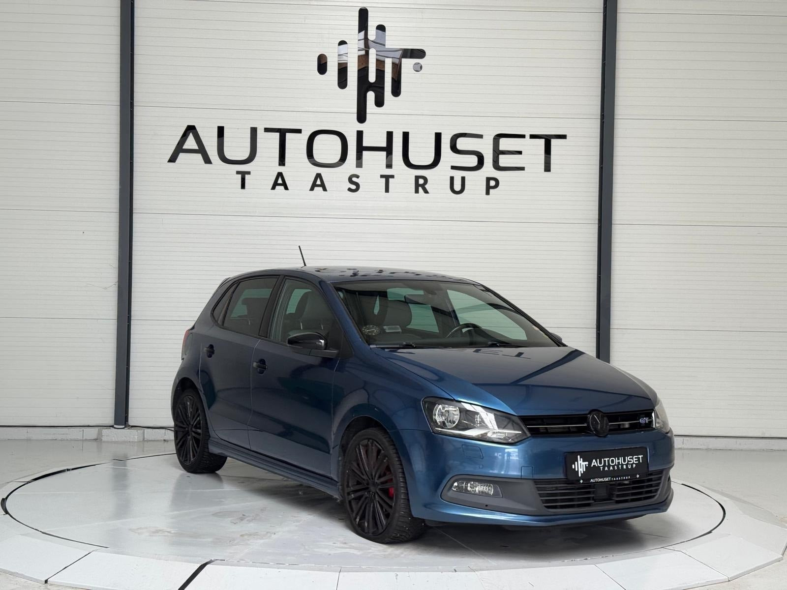 Blå VW Polo fra 2016