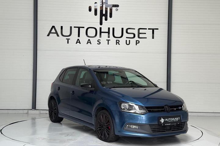 Blå VW Polo fra 2016