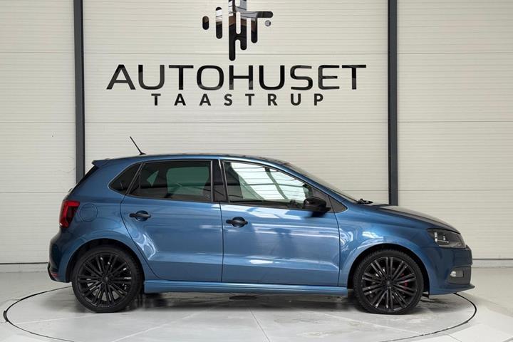 Blå VW Polo fra 2016