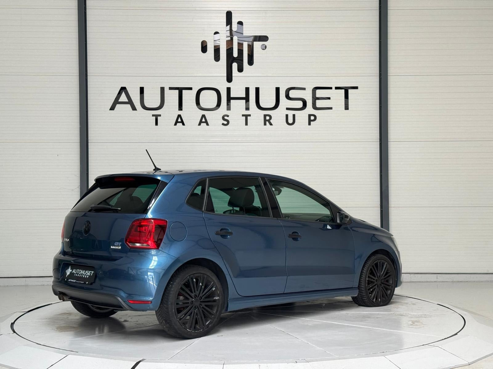 Blå VW Polo fra 2016