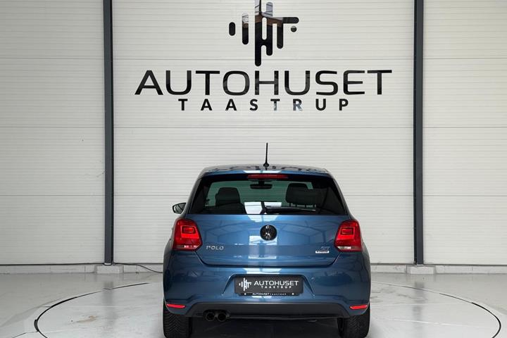 Blå VW Polo fra 2016